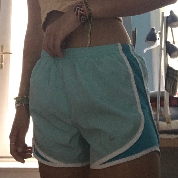 Baby blue nike shorts - Picture 4 of 5